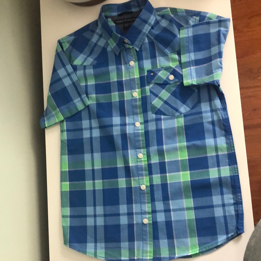 Boys buttoned up Tommy Hilfiger short sleeve shirt.